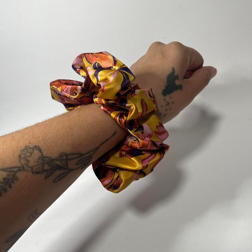 Claire-s Women's scrunchie mustard yellow purple with flower pattern